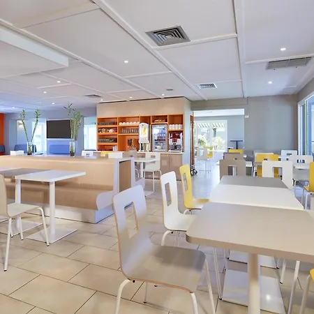 Отель Premiere Classe Poitiers Futuroscope - *