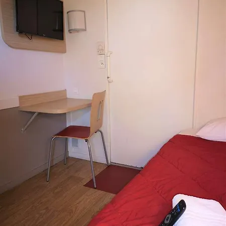 Отель Premiere Classe Poitiers Futuroscope - *