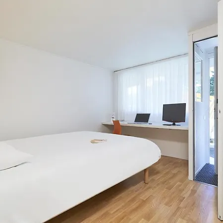 Отель Premiere Classe Poitiers Futuroscope -