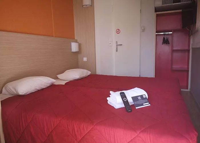 Premiere Classe Poitiers Futuroscope - *