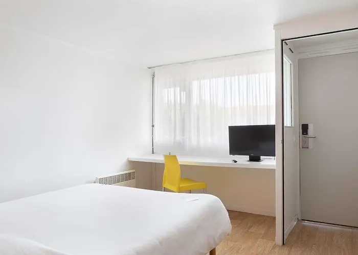 Premiere Classe Poitiers Futuroscope - *