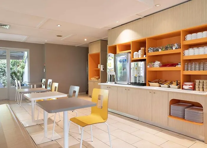 Premiere Classe Poitiers Futuroscope - *